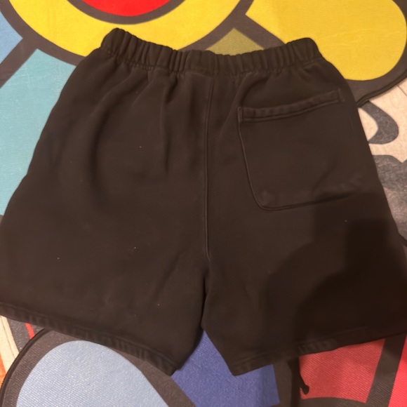 Essentials Shorts - Picture 5 of 5